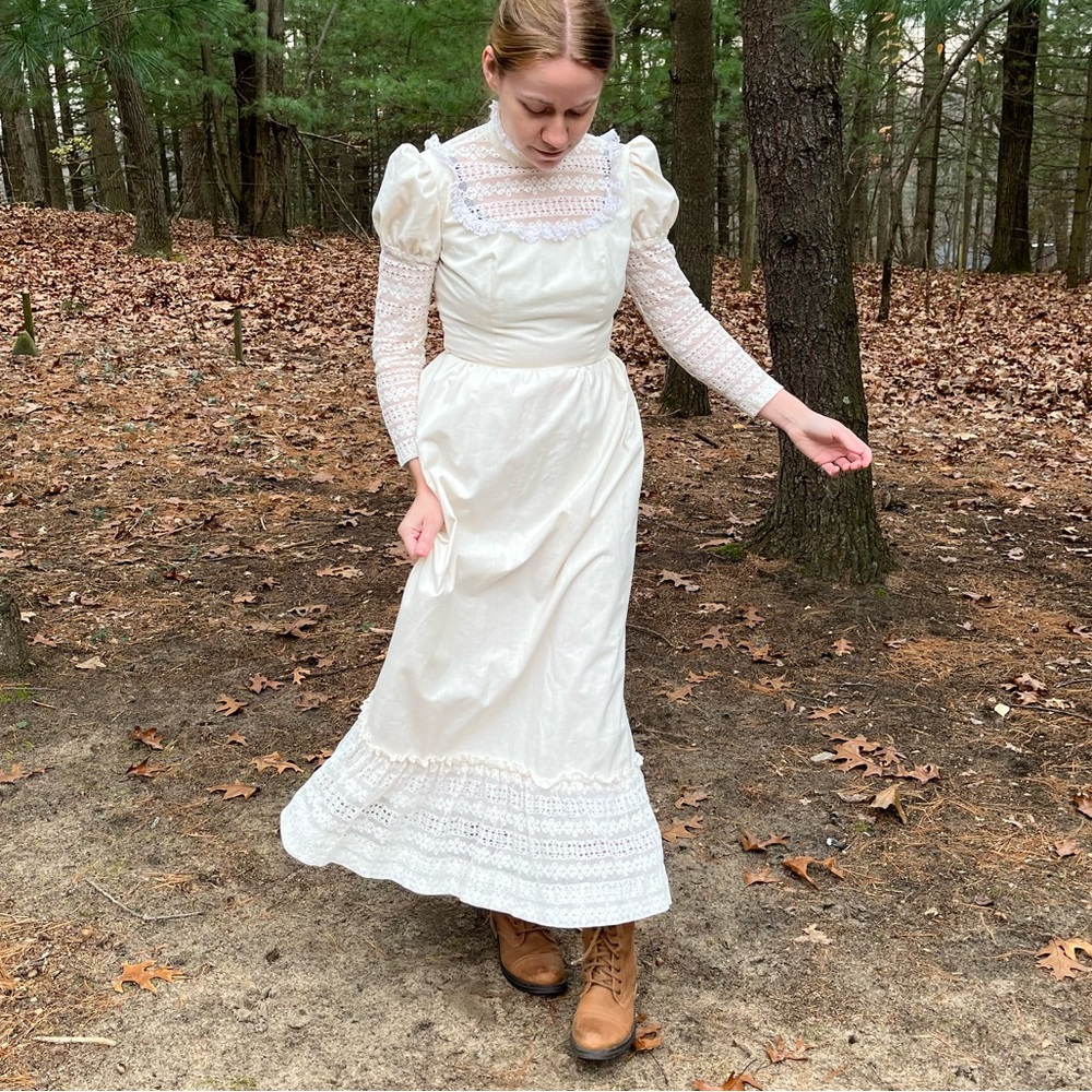 70s Lanz Victorian Style Ivory Dress - Picture 14 of 16